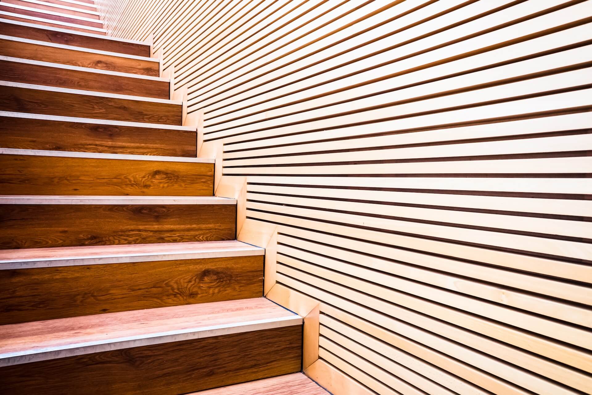 Trapprenovering Klippan har skapat en toppmodern trappa i ek